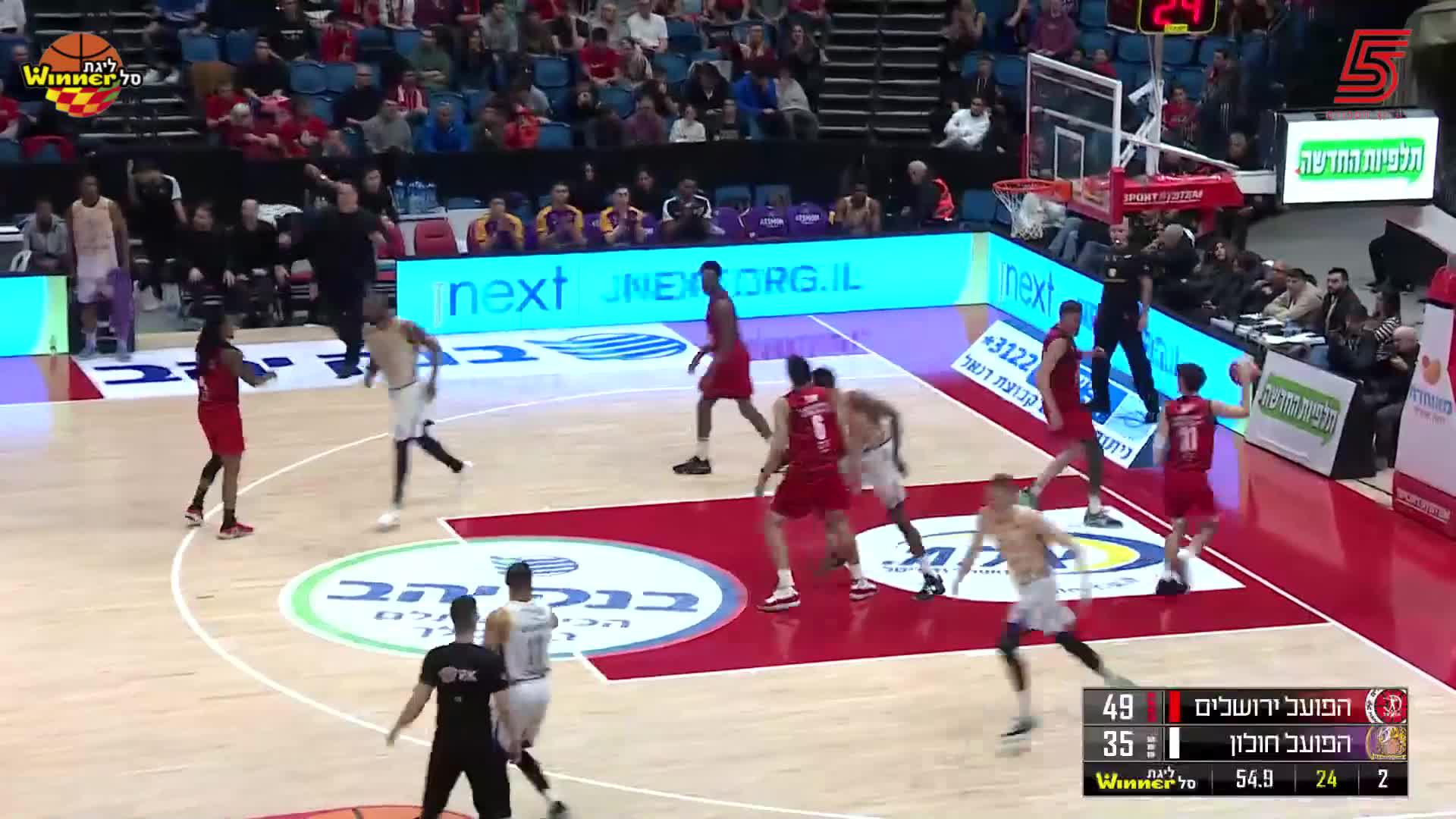 Marvin Jones Dunks in Hapoel Bank Yahav Jerusalem vs. Hapoel ATSMON Holon
